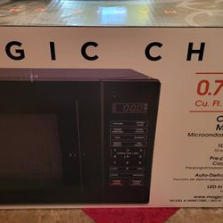 New Magic Chef .7cu Microwave