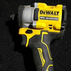 DeWalt DCF921 20V Brushless 1/2" Cordless Impact Wrench With 2ah Batteries