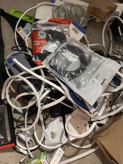 Caja de cabes y electrónica  $30dlls Todo nuevo