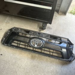 Toyota Tacoma Grill 2012-2015 