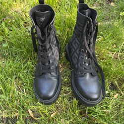Guess Boots 9M