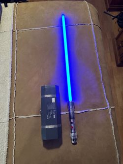 Star Wars Galaxy's Edge Plo Koon Legacy Lightsaber Hilt w/ Display Case - Disney Parks