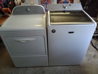 Maytag/Whirlpool White Top load Oversized Capacity Washer He/Whirlpool Cabrio Gas Dryer