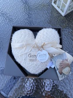 DEMDACO Giving Heart Knit Pillow
