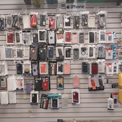 Fundas para cualquier tipo de teléfono. Tenemos fundas especiales desde $10 hasta $15. 