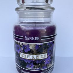 Rare Yankee Candle Violet And Birch Large Black Band
