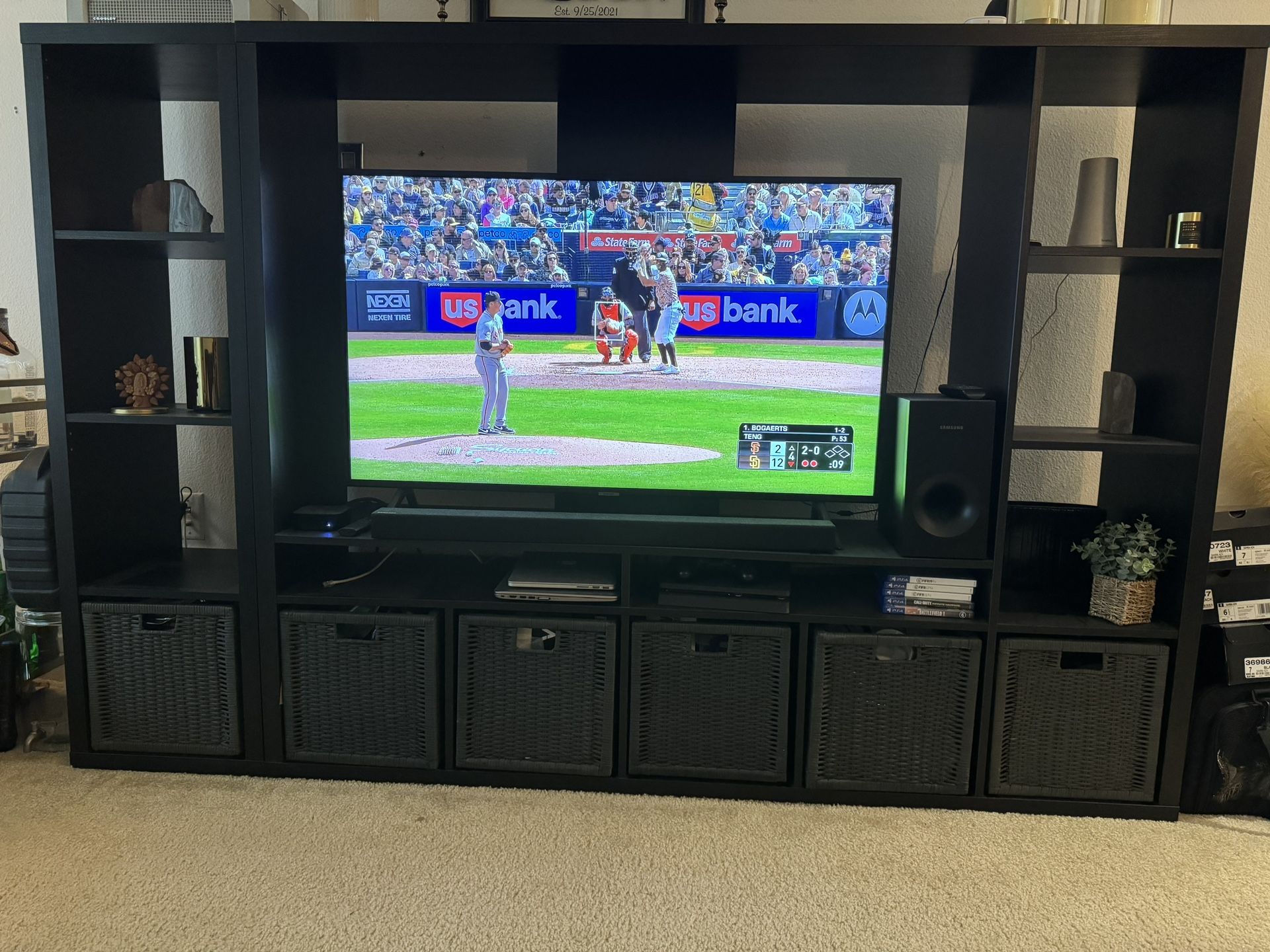 TV Stand With extra Shelf And Storage Baskets 