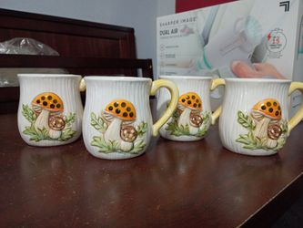 Sears 1978 Merry Mushroom 4 PC Mug Set