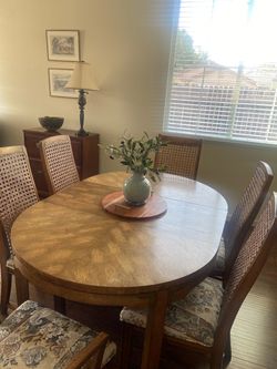 Beautiful dining room set and hutch