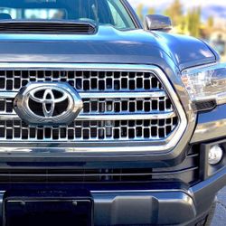 Tacoma grill / grille