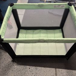 Lightweight Travel Pack And Play 
