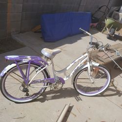 Schwinn Women's Beach Cruiser Bicycle