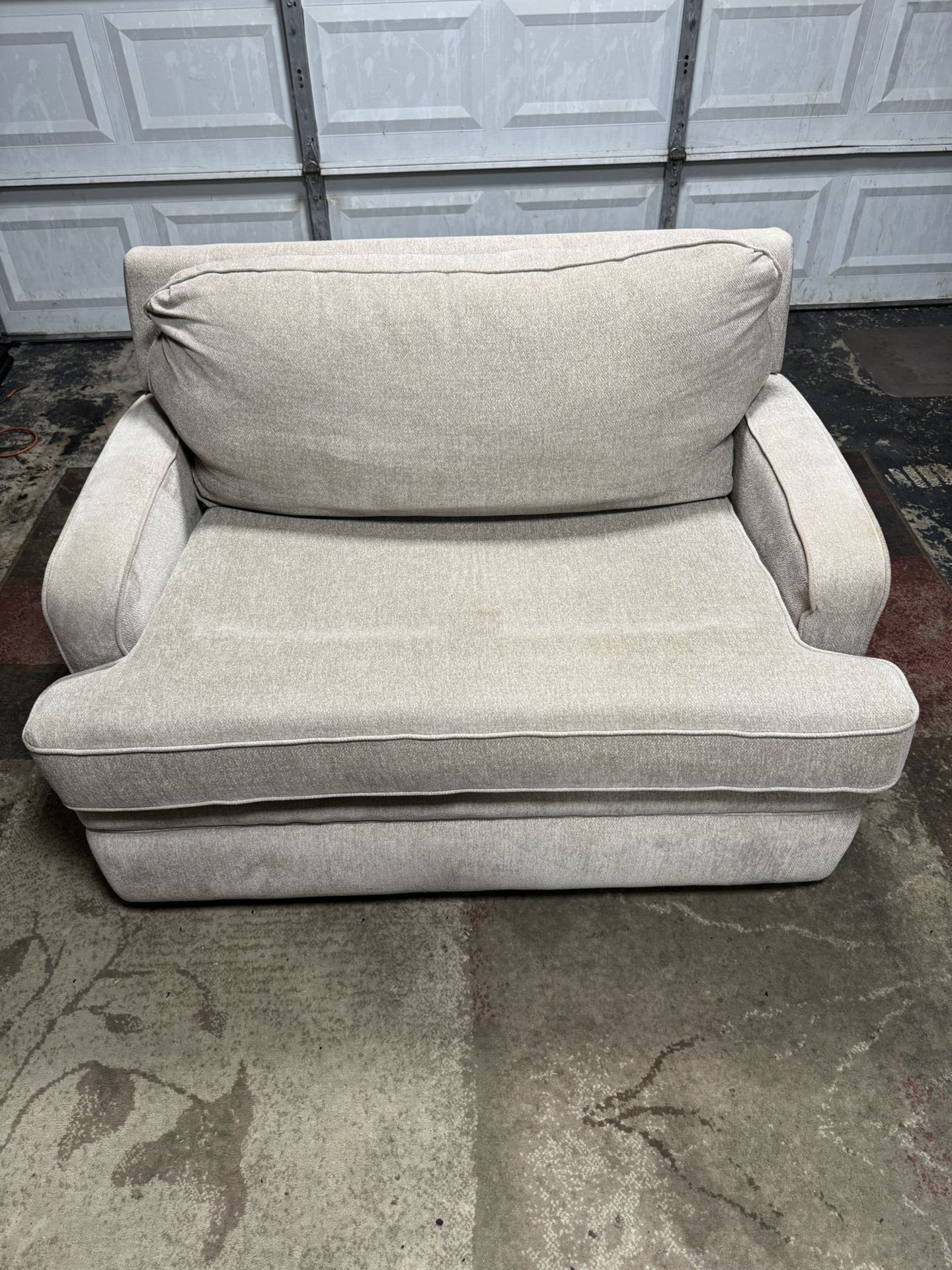 LoveSeat w/Sleeper