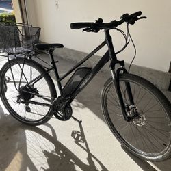 Fuji E Traverse 2.1 Electric Bike