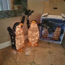 Set Of 2 Christmas Light Up Penquins. So Cute And All Working Lights 