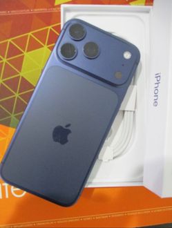 iPhone 17 pro max deep blue