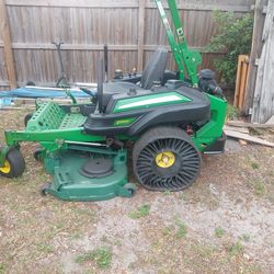 John Deer Z930M Zero Turn Lawn Mower