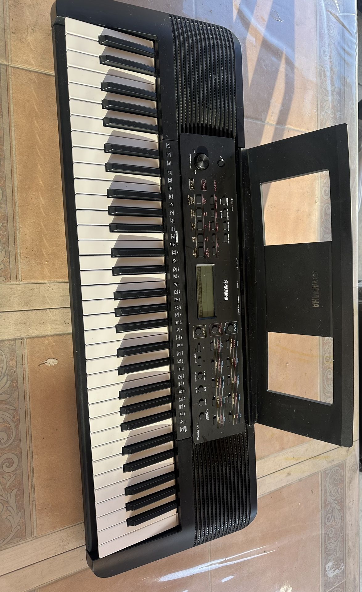 Yamaha Keyboard PSR E273