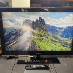 📺 Samsung 37" Full HD LCD TV (Model LN37B550K1F) – 1080p, 4 HDMI, USB