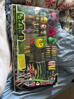 Monster High Mix & Match Doll Set 70+ Pieces