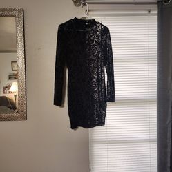 Short lace black dress