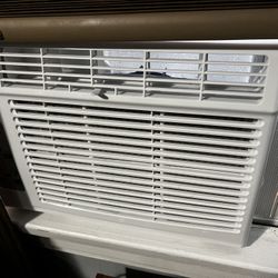 Midea 5000 BTU Window air Conditioner
