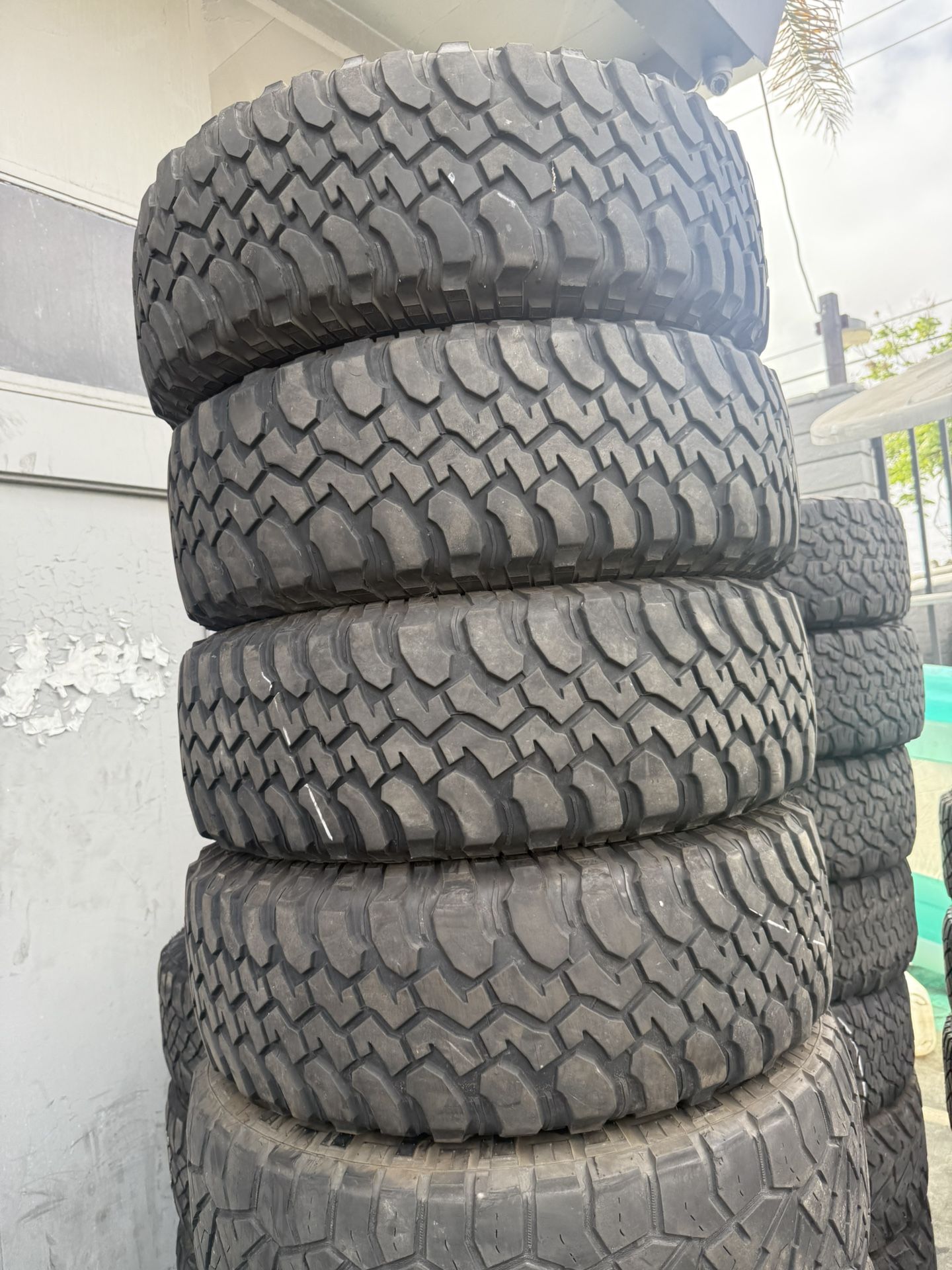 Vendo Set De Llantas 255/75/R17 Instaladas Y Balmecdas Las 4 Por $200