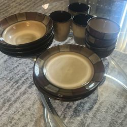Pfaltzgraff  Every Day Taos Dinnerware Set 