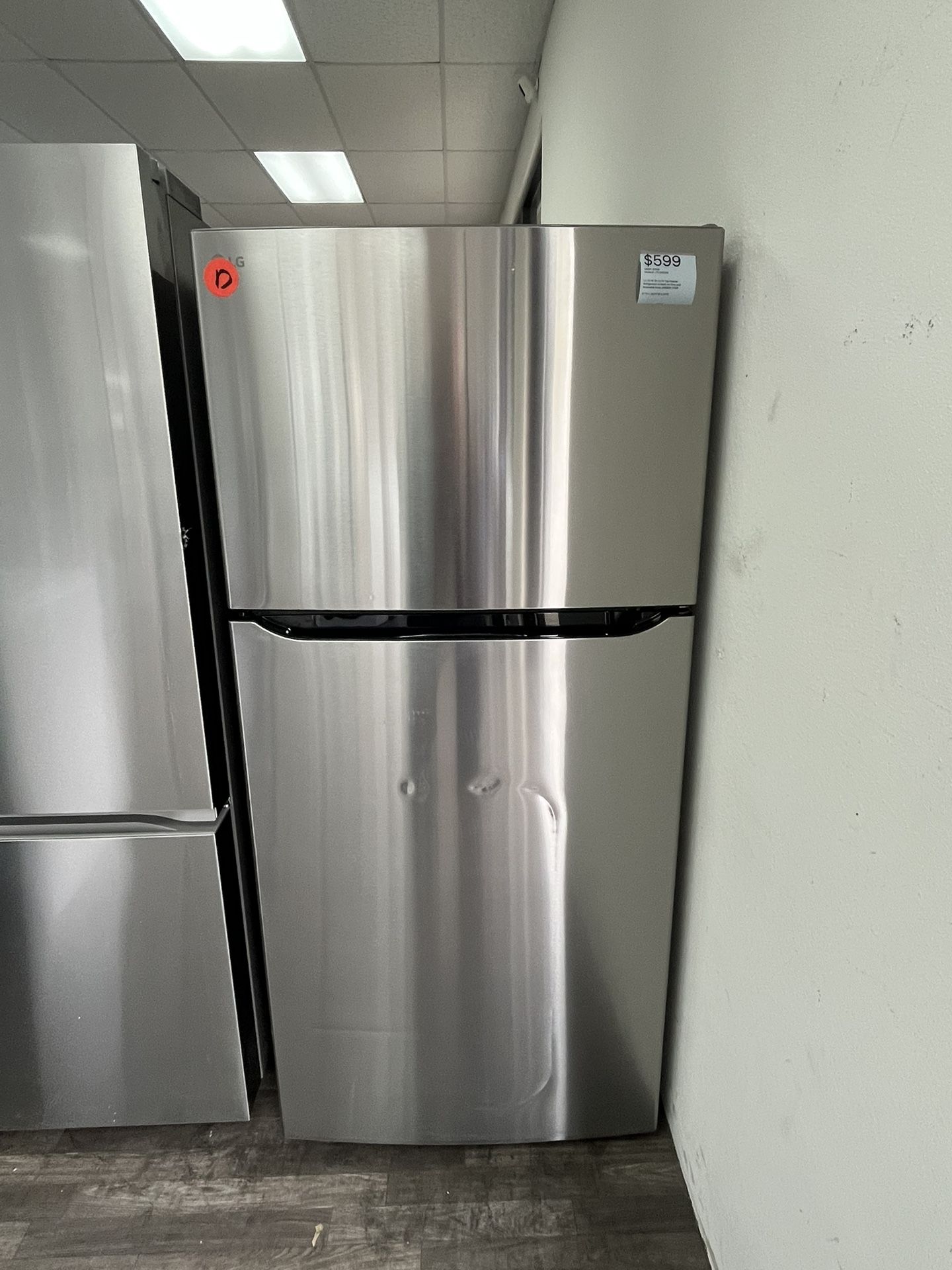 LG 30”W Top Freezer Fridge, 20 Cu Ft, Energy Star, Reversible Door