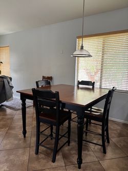 Table and 4 Bar Stools