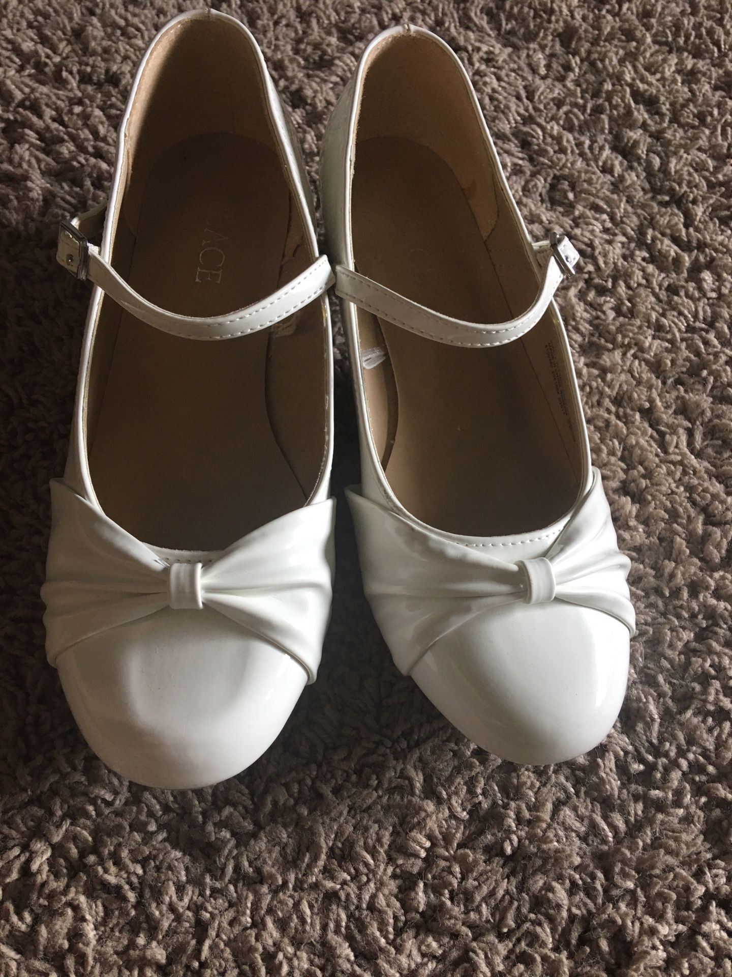 White dress shoes Size 3