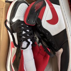 Air Jordan 1 Mid Red Black 
