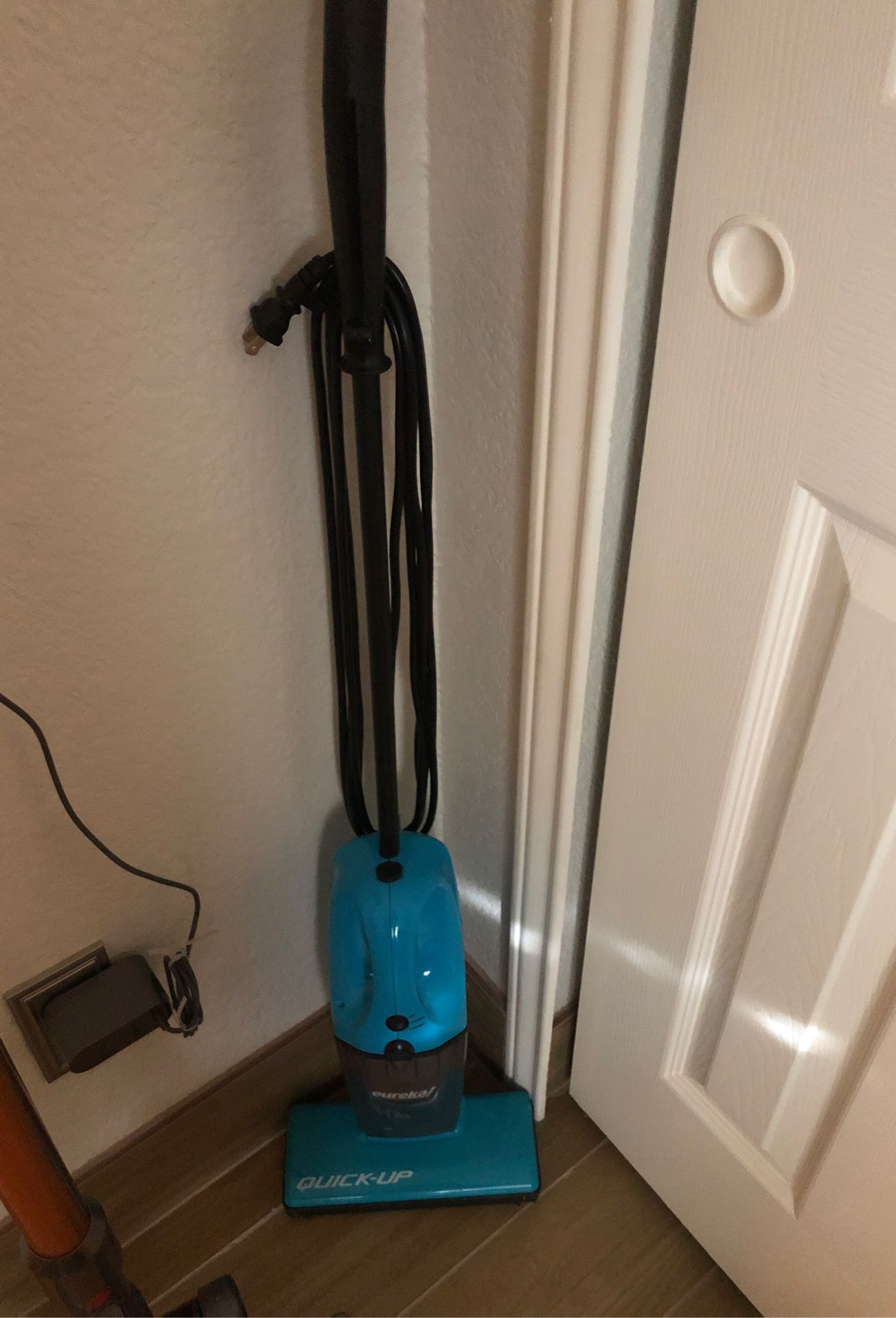 Quick up floor vacuum