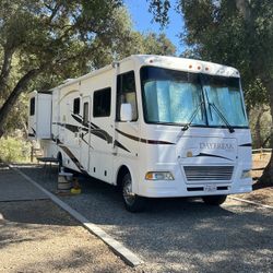 Class A Damon Daybreak 32 Foot Rv