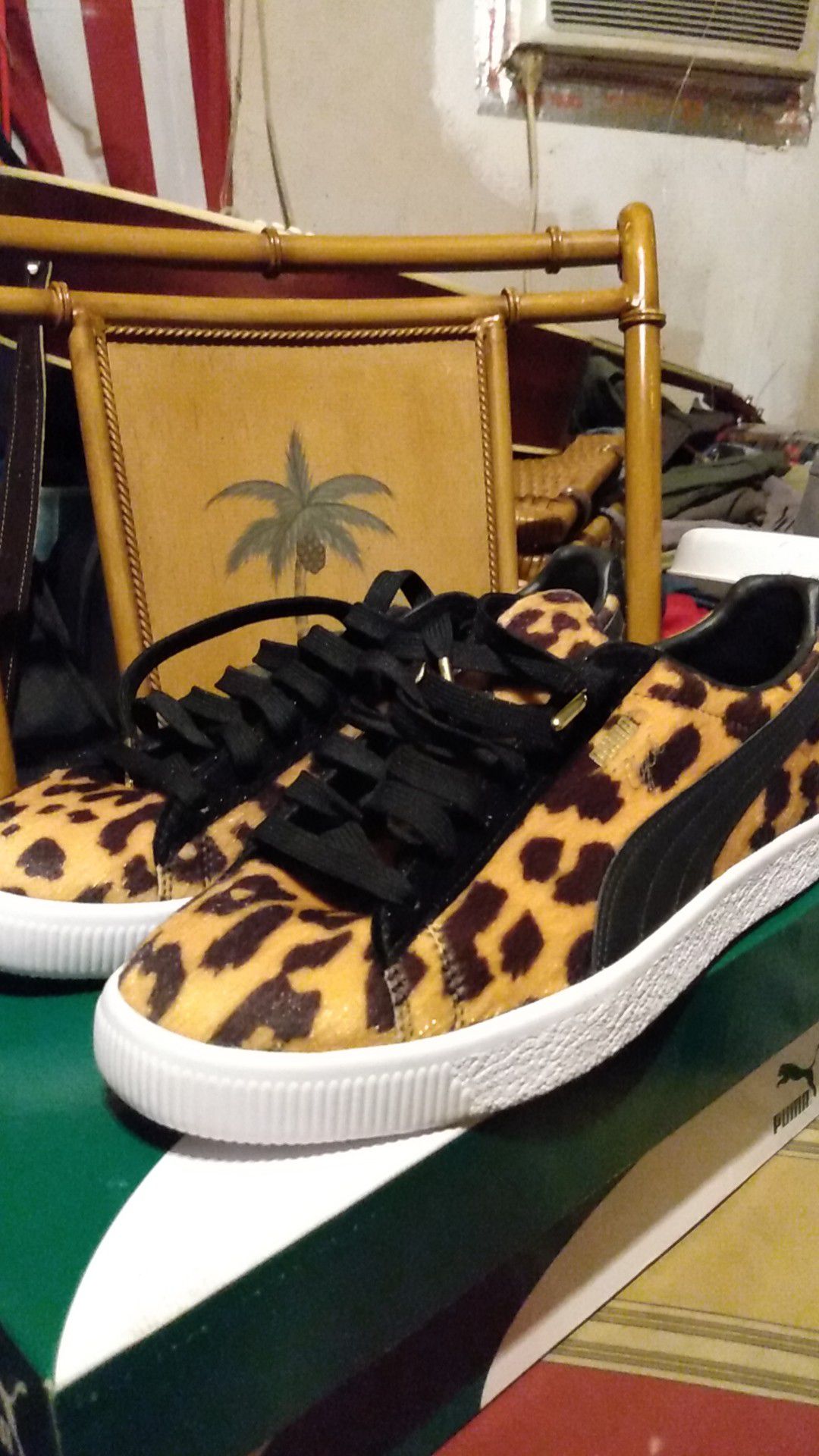BRAND NEW!! Size 11 Puma Clyde