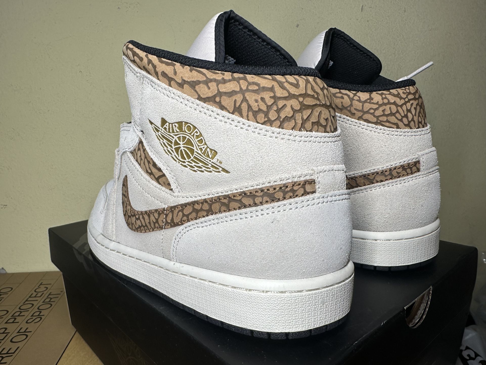 DS Air Jordan 1 Mid SE “Brown Elephant” Men