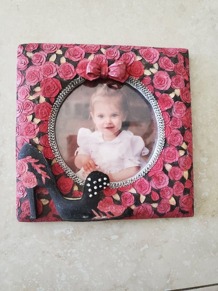 Ceramic Picture Frame With High Heel