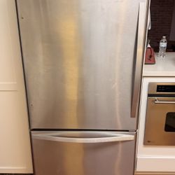 Bottom Freezer refrigerator 