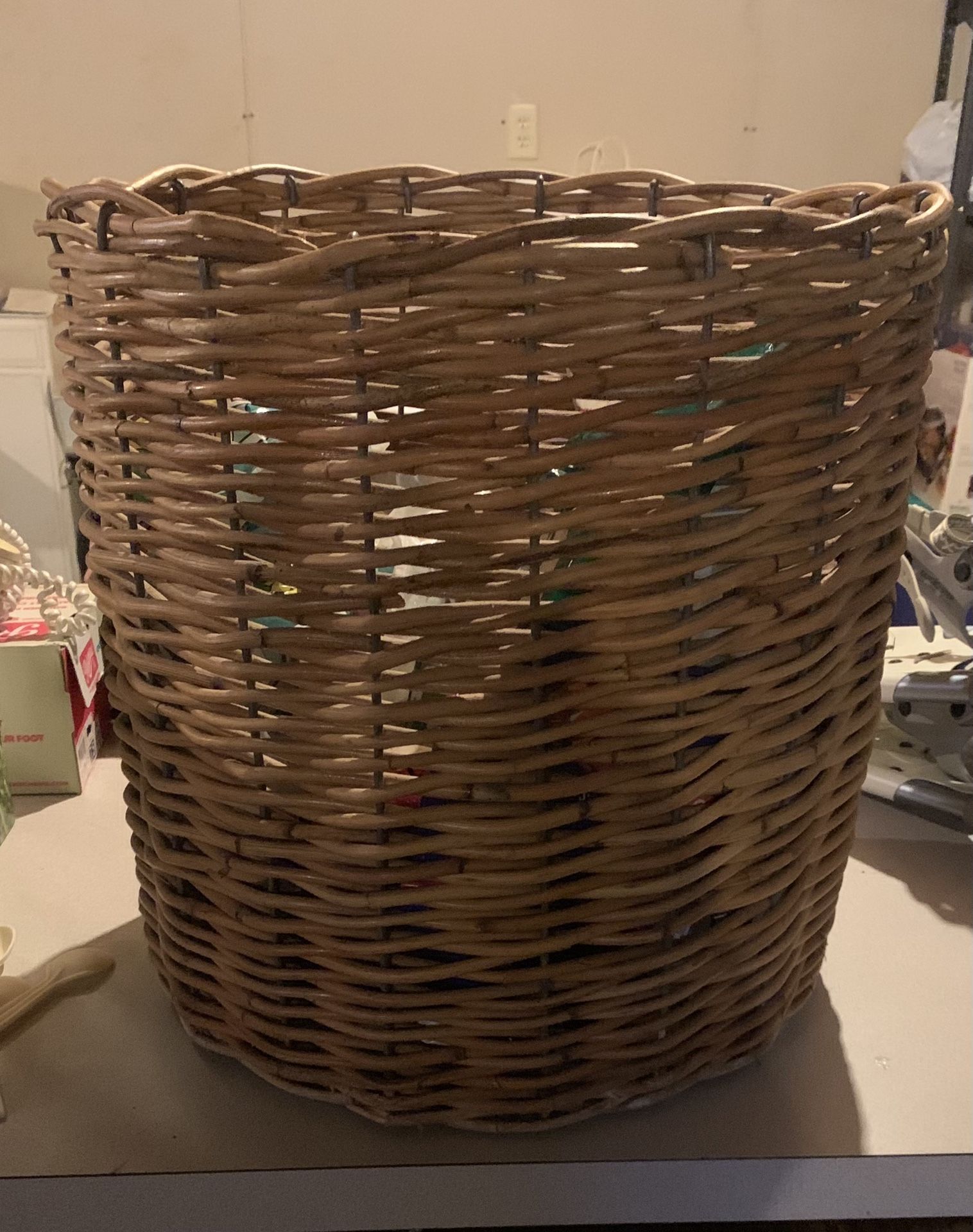 Planter. Wicker Basket