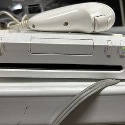 Nintendo Wii Video Game Console And 7 Games 