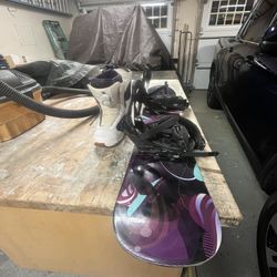 WOMENS K2 142CM BOARD, BURTON LEXA BINDINGS, DC BOOTS. FULL PACKAGE! 