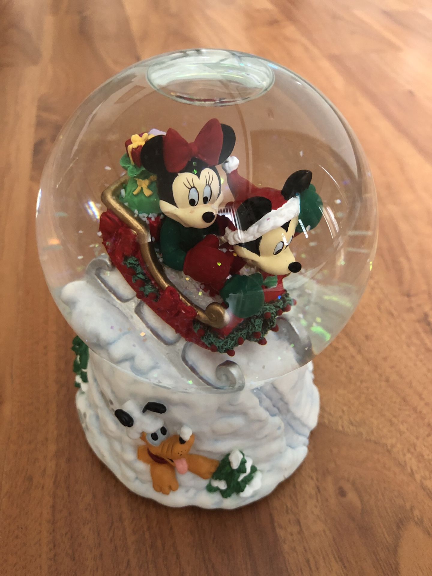 Mickey and Minnie Christmas Disney musical enesco snow globe