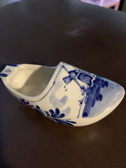 Blue and white Dutch clog ashtray 4 1/2”