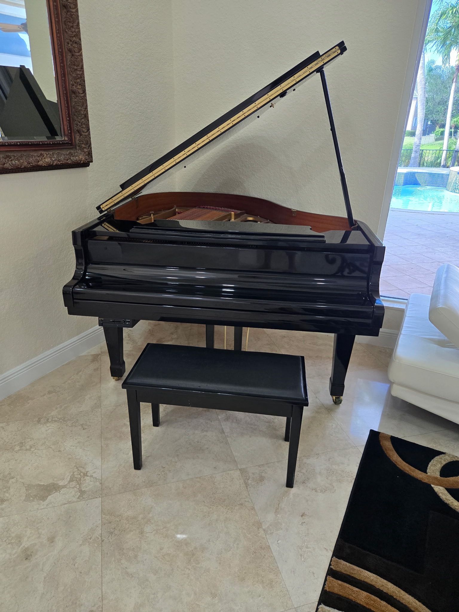SUZUKI Baby Grand Piano with Bench AND self Playing Cd Player With Music