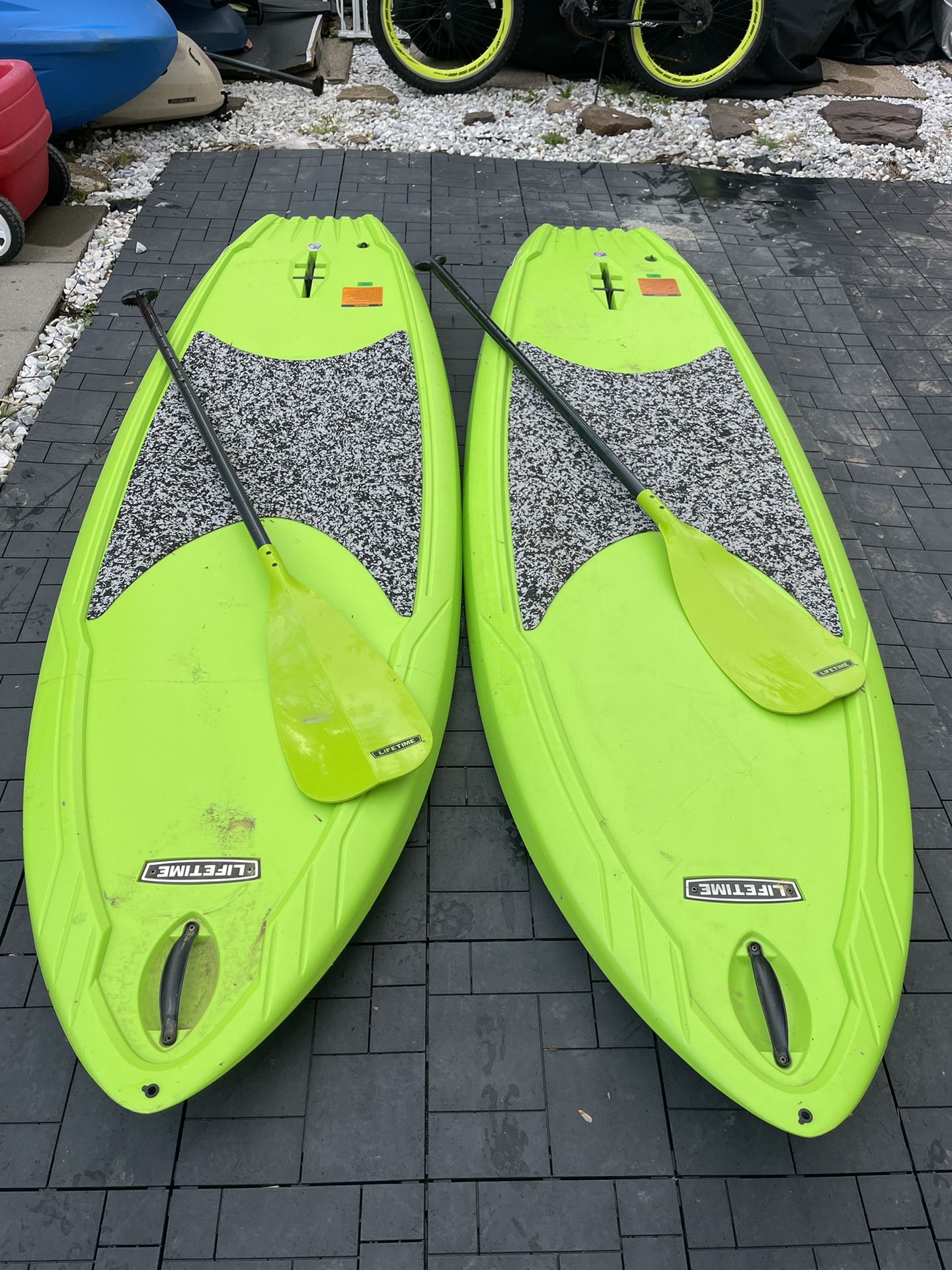Pair of lifetime paddle board 8 ft with matching paddle ( like new )
