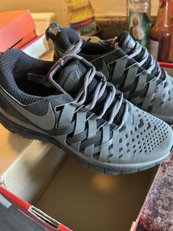 Youth Size 7 Nike Blk Grey 
