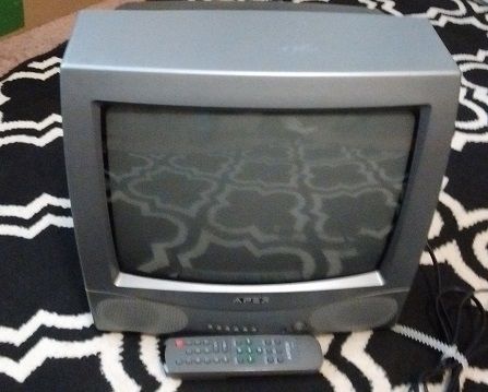 Apex AT 1302 CRT Television 13" Color TV w/Remote