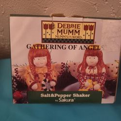 Debbie Mumm Gathering Of Angels Salt And Pepper Shakers 