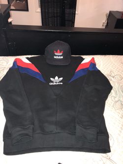 Large adidas shirt & SnapBack men