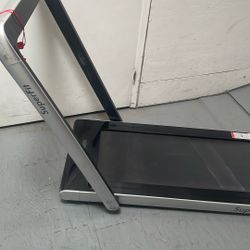 Working super fit treadmill